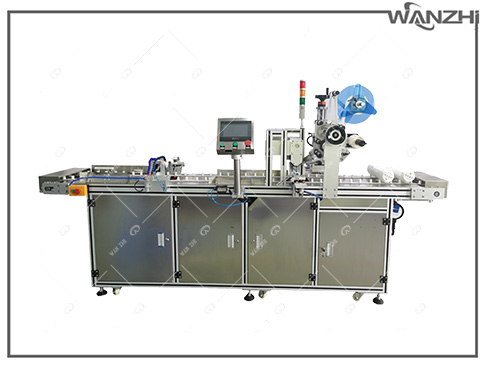 全自動濾芯器貼標（biāo）機，濾芯器貼標（biāo）機，圓瓶貼標機，自動貼標機，定位式（shì）貼標機，圓瓶定位貼標（biāo）機
