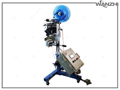 吸貼式流（liú）水線貼標機,流（liú）水線吸貼式貼標機,流水線平麵貼標機廠家